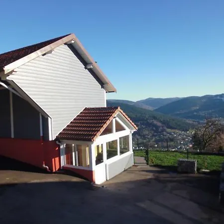 Maison Independante Avec Jardin, Terrasse Et Cheminee A *
