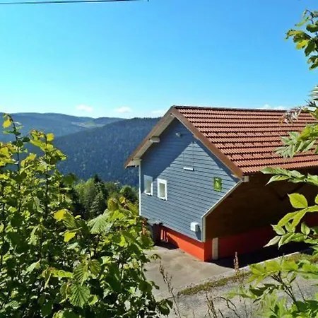 Country house Maison Independante Avec Jardin, Terrasse Et Cheminee A *