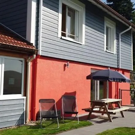 Maison Independante Avec Jardin, Terrasse Et Cheminee A
