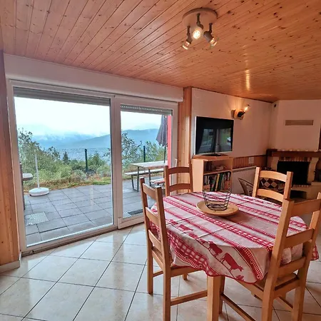 Country house Maison Independante Avec Jardin, Terrasse Et Cheminee A