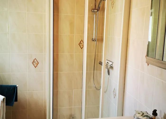 Maison Independante Avec Jardin, Terrasse Et Cheminee A - Fr-1-589-339 *